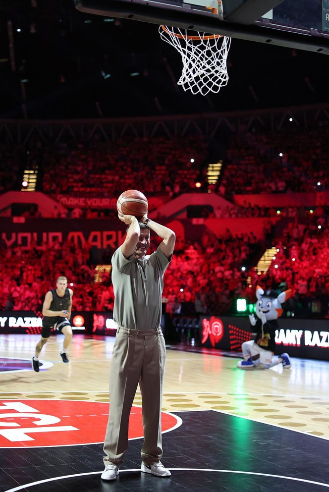 Robert Lewandowski rzucał do kosza podczas Polska - Francja