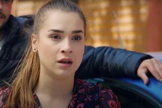 Alper pocałuje Silę na oczach Kuzeya i ją porwie, a ślub Egego i Melis dojdzie do skutku.