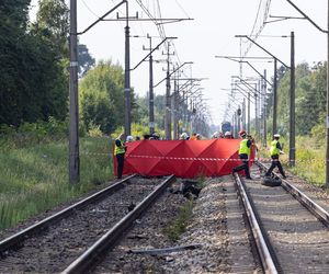 Osobówka wjechała pod pociąg w Wielkopolsce. Cztery osoby nie żyją!