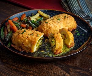 Chrupiące kotlety de volaille. Zamiast bułki tartej użyj tego składnika