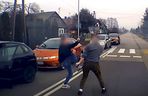 Do sieci trafiło szokujące nagranie. Brutalna bójka kierowców. Przez kilka minut kopali się na oczach świadków