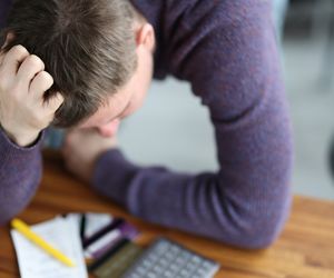 Ciche oznaki demencji można łatwo przeoczyć. Wiesz, czego szukać?