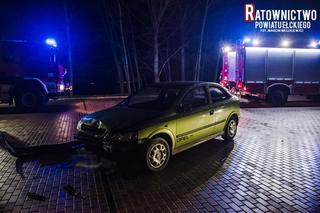 Wypadek w miejscowości Szeligi: Pijany nastolatek uderzył w drzewo na parkingu przy plaży