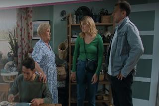 M jak miłość, odcinek 1687. Ula (Iga Krefft), Mateusz (Krystian Domagała), Barbara (Teresa Lipowska), Bartek (Arkadiusz Smoleński)