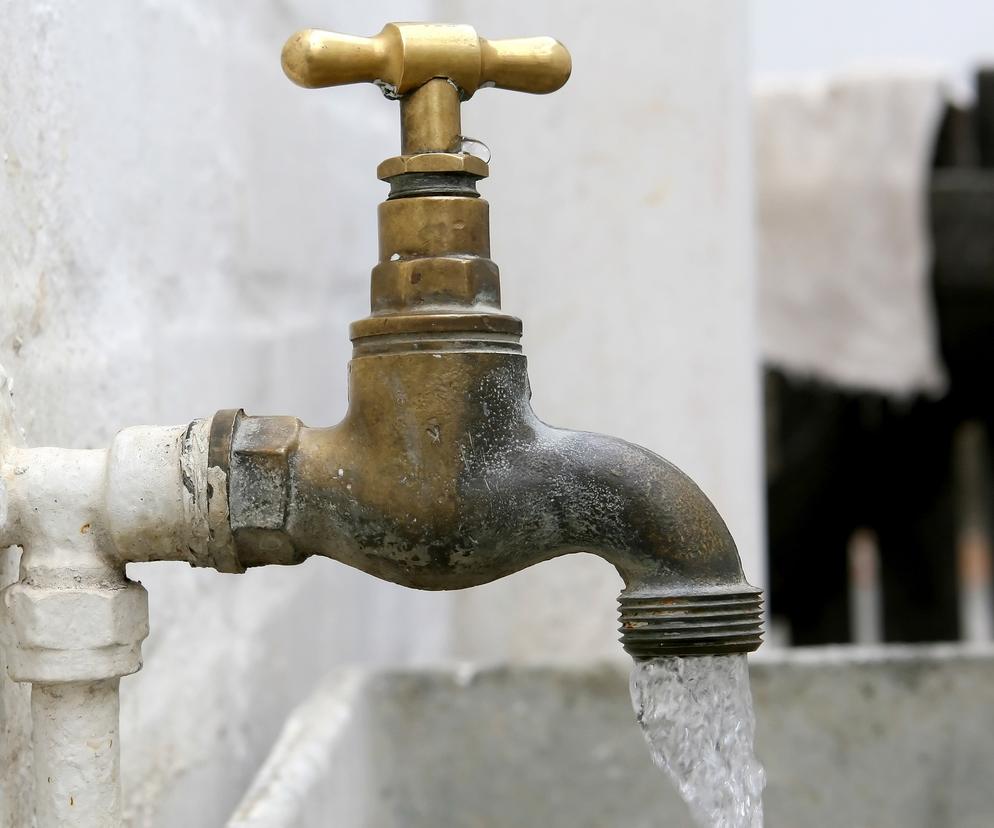 Woda w gminie pod Krakowem skażona bakteriami! Nie wolno jej pić