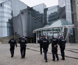 Policja w budynku TVP na Woronicza