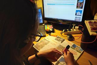 E-dziennik i poczta elektroniczna. Jak idzie nauka w domu? Uczniowie oceniają [AUDIO] 