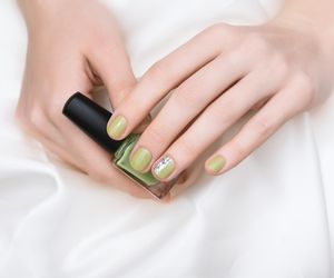 Jesień na paznokciach mieni się kolorami. Oto najmodniejszy manicure nadchodzącego sezonu!