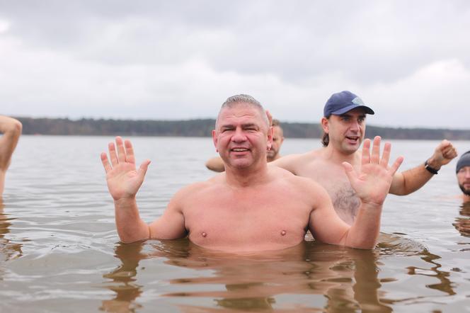 Było gorąco! Lubelskie morsy dały pierwszego w tym roku nura