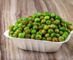 Zielony groszek na maśle z orzechami - genialna jarzynka lub przekąska na ciepło