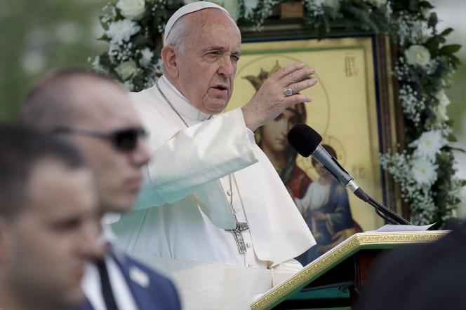 Papież Franciszek zakazuje zmiany płci