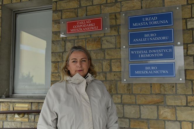 Marzną w swoich domach! Zlikwidowano im piece i nie podłączono do sieci ciepłowniczej!