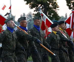 Święto Wojska Polskiego 2023. Defilada wojskowa w Warszawie i pikniki z żołnierzami w całej Polsce. Cztery dni świętowania