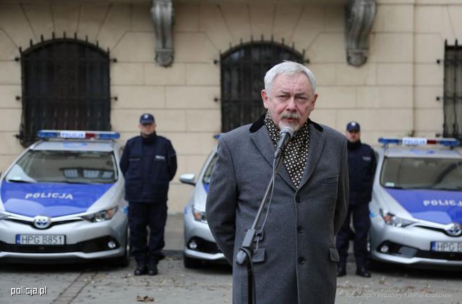 Komenda Miejska Policji w Krakowie w hybrydowych radiowozach Toyoty