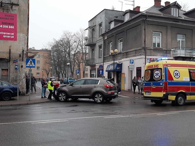 Stłuczka i potrącenie pieszego w centrum Siedlec