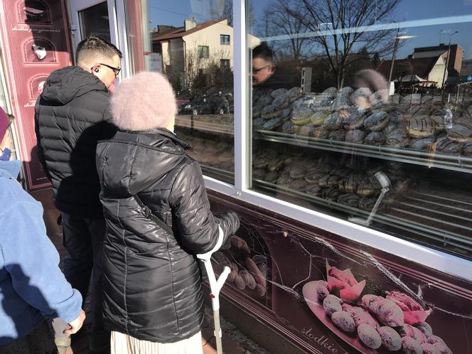 Kolejki przed cukierniami w Kraśniku w Tłusty Czwartek