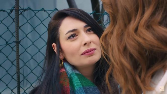 Nieobliczalna Handan zjawi się pod domem Elif w dniu jej zaręczyn z Kuzeyem