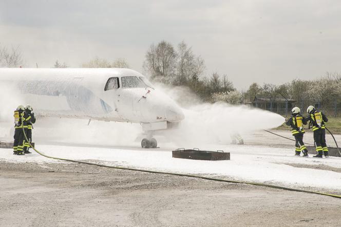 Nowe pojazdy Lotniskowej Straży Pożarnej 