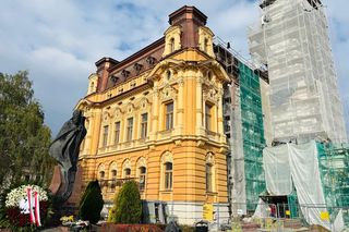 Ratusz w  Nowym Sączu.  Pierwsze efekty remontu zachwycają mieszkańców! 