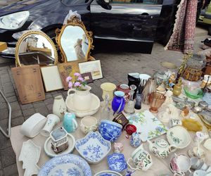 Wyjątkowe antyki ponownie zagościły na Placu Zamkowym w Lublinie. Tak wygląda wrześniowa Lubelska  Giełda Staroci [GALERIA]