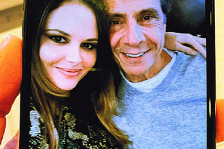 To był rok wirusa i skandali