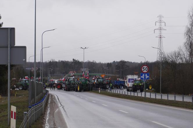 Protest rolników z 20 lutego. Blokada drogi obok Białegostoku