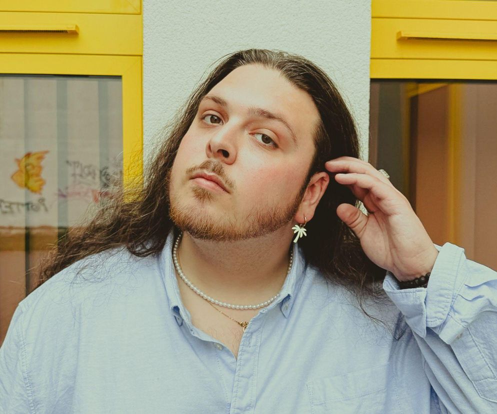 Jakub Zaron wspomina szkolną chemię młodych serc w nowym singlu chemia (nowa era) 