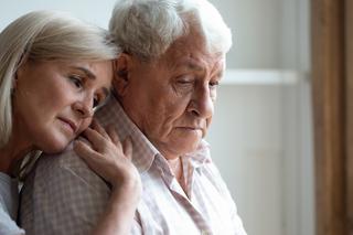 Te dwa kluczowe objawy mogą zwiastować demencję. Pozornie nie są z nią związane