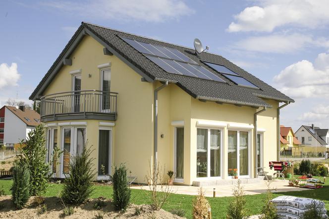 Małopolanie chętnie instalują na dachach panele słoneczne