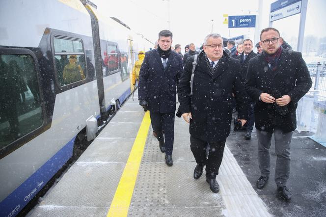 Minister Andrzej Adamczyk otworzył przystanek kolejowy w Zatorze