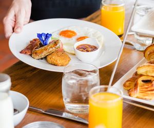 Jesz śniadania w hotelach? Te dania może i wyglądają apetycznie, ale omijaj szerokim łukiem. Przeczytaj, zanim ruszysz na wakacje