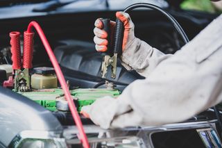 W tym przypadku kolejność ma znaczenie. Co robić, gdy auto nie chce odpalić?