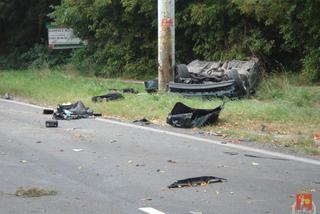 Wypadek w Piasecznie. BMW uderzyło w słup. 3 ofiary