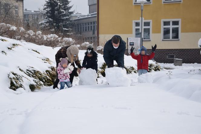 Ulepił bałwana i wycałował żonę