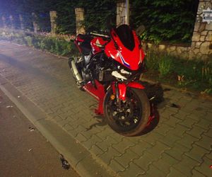 Wypadek w Żarkach: 19-letni motocyklista walczy o życie. Kierowca nie spojrzał w lusterka