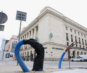 Turyści szukają śladów Chopina. Świat zjeżdża do nas na koncerty, a tu wszystko rozkopane!