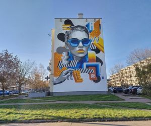 Nowy mural z kobiecą postacią na ścianie bloku przy ulicy Kaszubskiej 2 w Siedlcach. Zobacz zdjęcia!