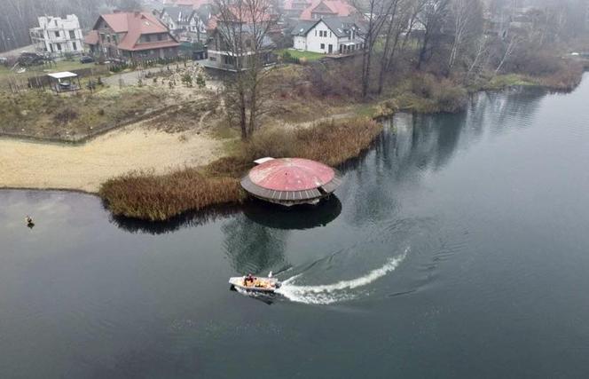 Pływająca restauracja UFO na Pogorii trafiła do biura rzeczy znalezionych