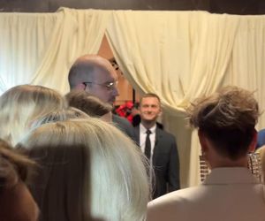 Ekskluzywna premiera z wybranymi gwiazdami. A ciuchy już odsprzedają! I to WIELOKROTNIE drożej. Wstyd?