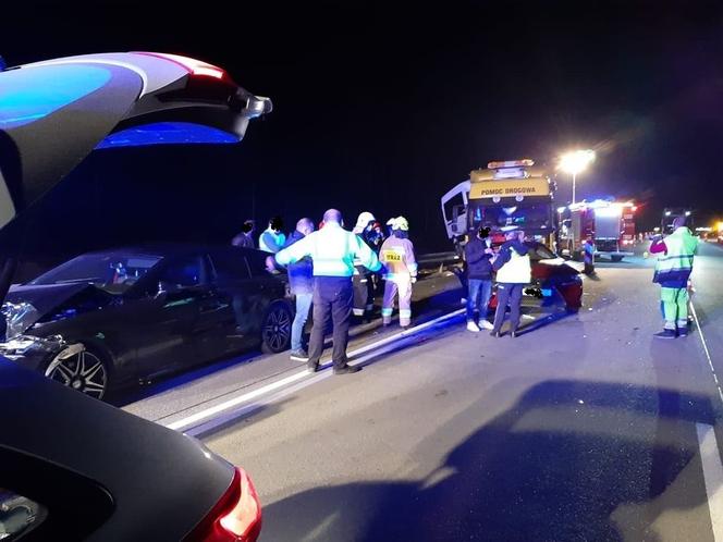 Luksusowe fury wpadły na siebie jak domino! To była bardzo kosztowna kolizja!