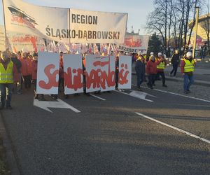 Protest w Katowicach. Tysiące związkowców na ulicach. Padły mocne słowa o „zbrodniczej ideologii”