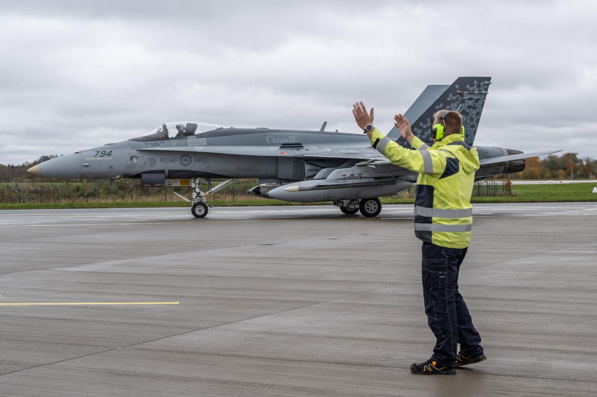 Kanadyjskie CF-18 i CC-130 w Krajach Bałtyckich