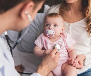 Taki wpływ na zdrowie dziecka mają probiotyki. Pediatra wyjaśnia, kiedy nie należy ich podawać