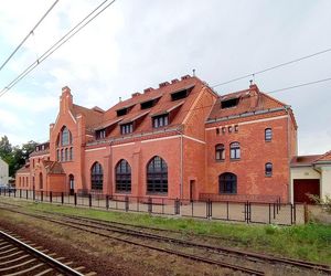 To najładniejszy dworzec kolejowy w woj. warmińsko-mazurskim. Wyróżnia się na tle współczesnych obiektów