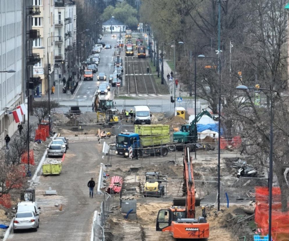 Budowa torów tramwajowych na ulicy Rakowieckiej