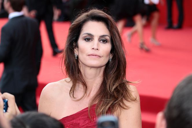 58-letnia Cindy Crawford jak dynamit! Boska prawie emerytka w bikini