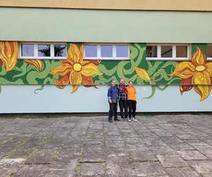 Ekologiczny mural na ścianie ZS nr 1 w Pszczynie. Pochłania zanieczyszczenia