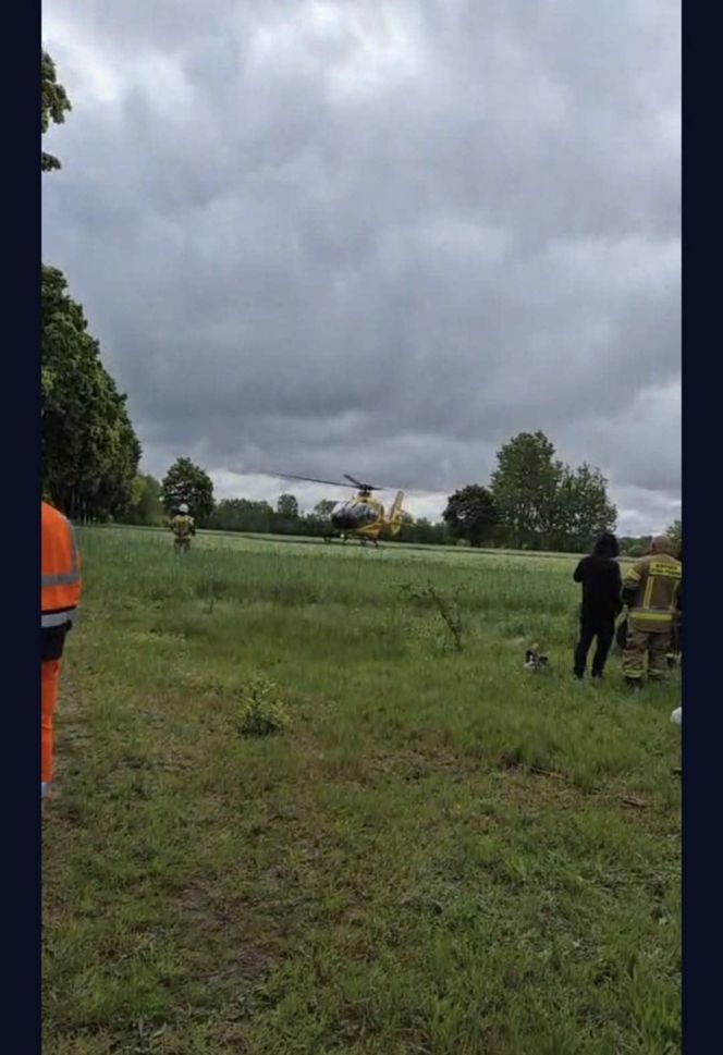 Wypadek pod Radomskiem. Bus wbił się w drzewo! Sześć osób w szpitalu, droga zablokowana