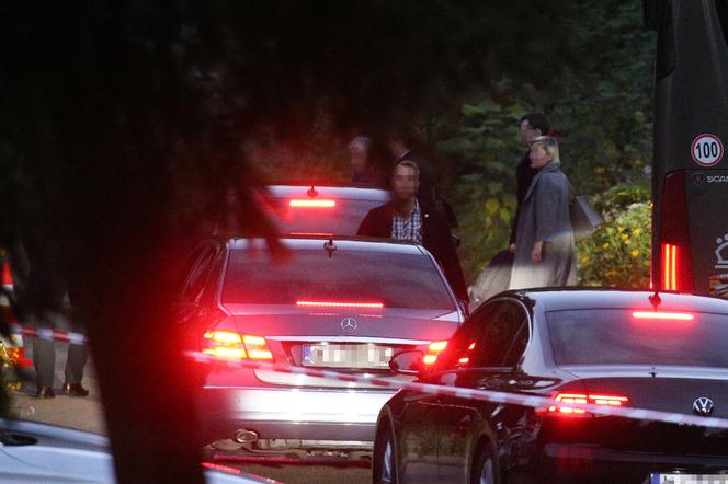 Posłowie PiS jechali autokarem a Kaczyński limuzyną