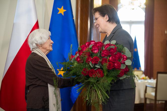 Jesteś cudowną stuletnią dziewczyną